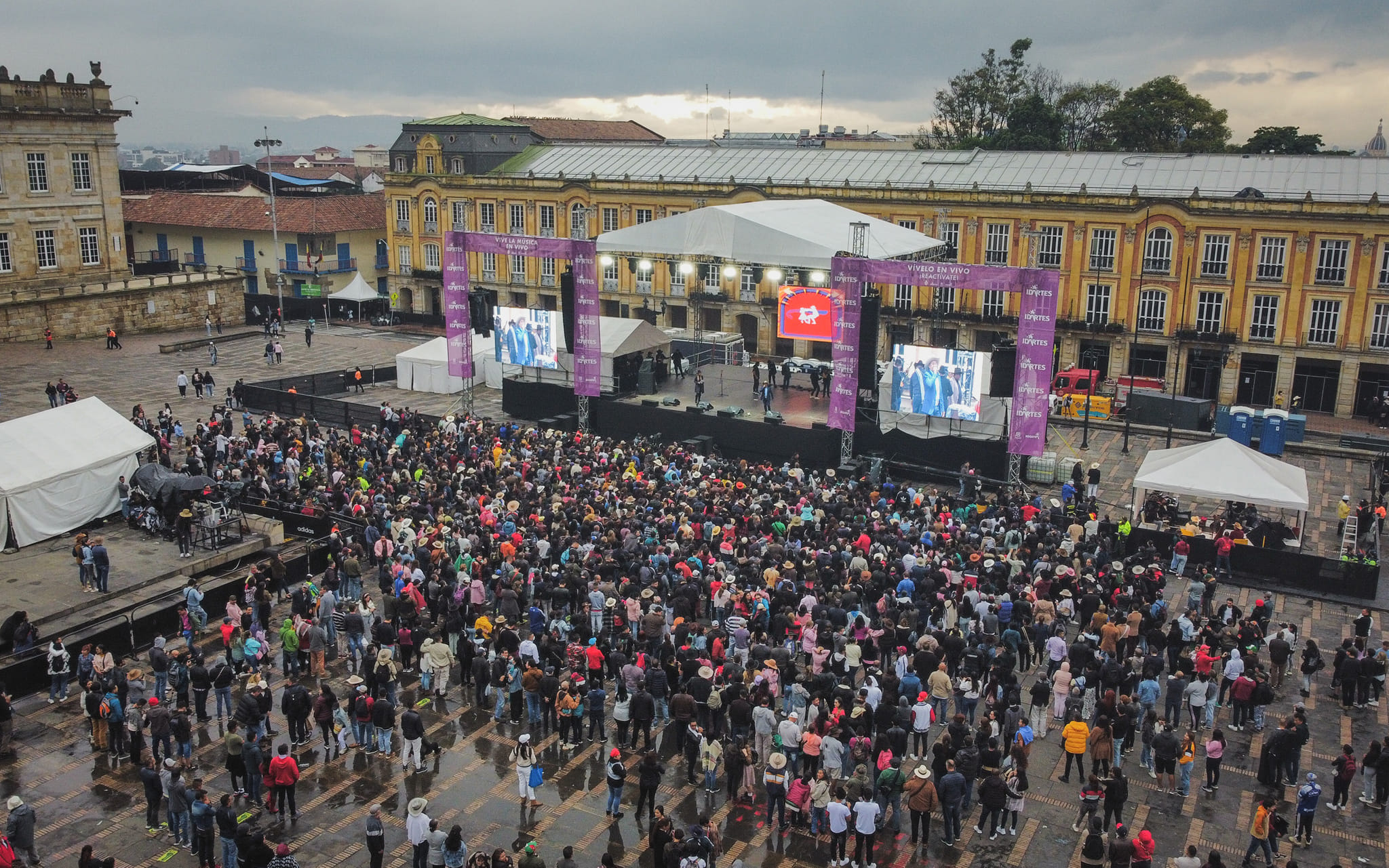 Fotografía de asistentes a Joropo al Parque en la Plaza de Bolivar