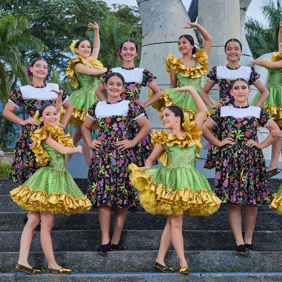 Fotografía de grupo Academia Cabrestero