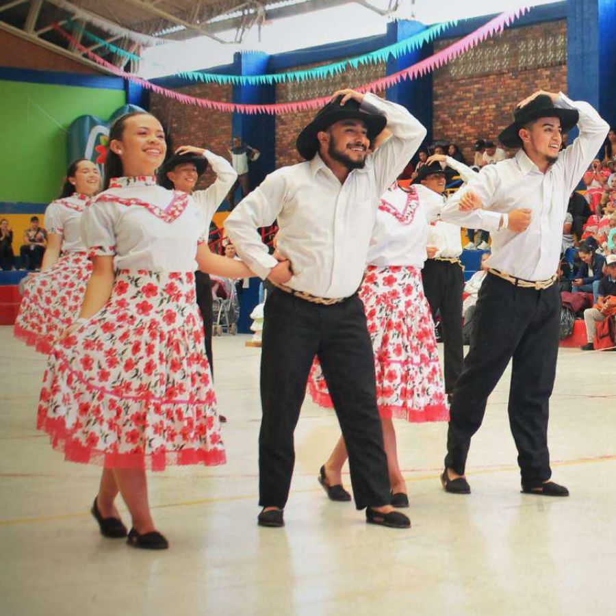 Fotografía de grupo Raíces Ancestrales Joropo al Parque 2024