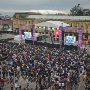 Fotografía de asistentes a Joropo al Parque en la Plaza de Bolivar