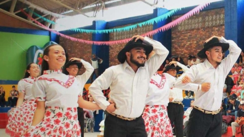 Fotografía de grupo Raíces Ancestrales Joropo al Parque 2024